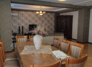 Satılır 4 otaqlı 200 m2 yeni tikili Nizami m.