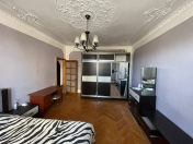 İcarəyə verilir 3 otaqlı 102 m2 köhnə tikili Tibb Universiteti