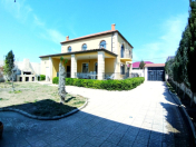 İcarəyə verilir 6 otaqlı 200 m2 həyət evi Şüvəlan
