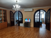 İcarəyə verilir 3 otaqlı 100 m2 köhnə tikili Nəriman Nərimanov m.