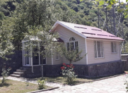 İcarəyə verilir 6 otaqlı 200 m2 həyət evi Qax