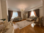 Satılır 4 otaqlı 204 m2 yeni tikili 28 May m.