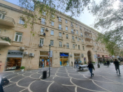 Satılır 4 otaqlı 100 m2 köhnə tikili Sahil m.