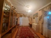 Satılır 2 otaqlı 70 m2 köhnə tikili Xalqlar Dostluğu m.