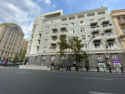 Satılır 4 otaqlı 130 m2 köhnə tikili Sahil m.