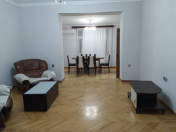 İcarəyə verilir 3 otaqlı 100 m2 köhnə tikili Gənclik m.