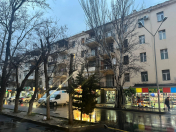 Satılır 3 otaqlı 80 m2 köhnə tikili Hüseyn Cavid parkı