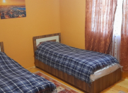 İcarəyə verilir 4 otaqlı 150 m2 bağ evi Qax