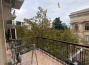 Satılır 4 otaqlı 195 m2 köhnə tikili Sahil m.