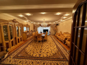 Satılır 4 otaqlı 230 m2 yeni tikili 28 May m.