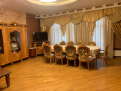 İcarəyə verilir 4 otaqlı 215 m2 yeni tikili Nizami m.