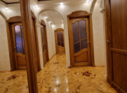 Satılır 5 otaqlı 140 m2 köhnə tikili 8 mkr