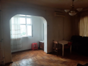 Satılır 1 otaqlı 40 m2 köhnə tikili 8 km