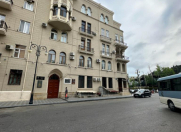 İcarəyə verilir 4 otaqlı 143 m2 köhnə tikili Səbail r.