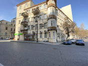 Satılır 3 otaqlı 95 m2 köhnə tikili Axundov bağı