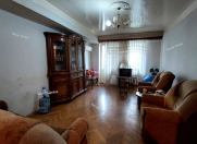 Satılır 3 otaqlı 90 m2 köhnə tikili Elmlər Akademiyası m.