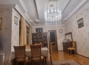 İcarəyə verilir 3 otaqlı 120 m2 köhnə tikili Sahil m.