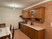 İcarəyə verilir 5 otaqlı 140 m2 köhnə tikili Metropark