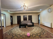 Satılır 3 otaqlı 126 m2 yeni tikili 9 mkr