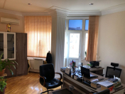 İcarəyə verilir 4 otaqlı 180 m2 ofis Nəriman Nərimanov m.
