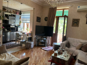 Satılır 3 otaqlı 80 m2 köhnə tikili Elmlər Akademiyası m.