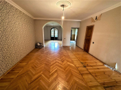 Satılır 3 otaqlı 96 m2 köhnə tikili Heydər Əliyev Mərkəzi