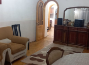 İcarəyə verilir 2 otaqlı 60 m2 köhnə tikili Gənclik m.