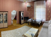 İcarəyə verilir 4 otaqlı 130 m2 köhnə tikili Azneft meydanı