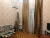 İcarəyə verilir 2 otaqlı 85 m2 köhnə tikili İçəri Şəhər m.