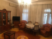 İcarəyə verilir 3 otaqlı 75 m2 köhnə tikili Heydər Əliyev Mərkəzi