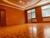 Satılır 4 otaqlı 165 m2 yeni tikili Azadlıq prospekti m.