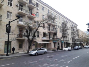 Satılır 3 otaqlı 105 m2 köhnə tikili Sahil m.