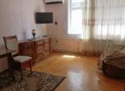 İcarəyə verilir 2 otaqlı 45 m2 köhnə tikili Elmlər Akademiyası m.