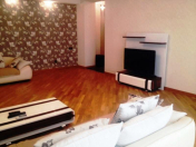 İcarəyə verilir 2 otaqlı 100 m2 yeni tikili Nizami m.