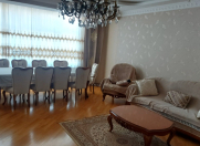 Satılır 4 otaqlı 200 m2 yeni tikili 8 Noyabr m.