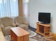 İcarəyə verilir 3 otaqlı 90 m2 yeni tikili Nizami m.