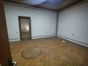 Satılır 7 otaqlı 230 m2 obyekt Sahil m.