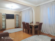 Satılır 5 otaqlı 100 m2 köhnə tikili Xalqlar Dostluğu m.