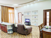 Satılır 3 otaqlı 110 m2 köhnə tikili Sahil m.