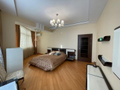 Satılır 6 otaqlı 400 m2 yeni tikili Nizami m.