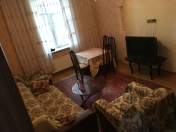 Satılır 3 otaqlı 82.4 m2 köhnə tikili Elmlər Akademiyası m.