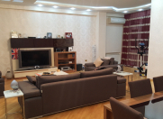 Satılır 4 otaqlı 200 m2 yeni tikili 28 May m.