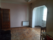 Satılır 2 otaqlı 40 m2 köhnə tikili Xalqlar Dostluğu m.