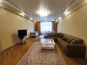 Satılır 3 otaqlı 130 m2 yeni tikili Nizami m.