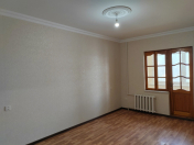 Satılır 2 otaqlı 56 m2 köhnə tikili Xalqlar Dostluğu m.