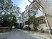 Satılır 2 otaqlı 29 m2 köhnə tikili Elmlər Akademiyası m.