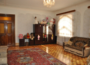 Satılır 9 otaqlı 1200 m2 həyət evi 8 km