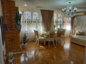 Satılır 4 otaqlı 125 m2 köhnə tikili Ayna Sultanova heykəli