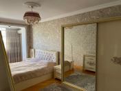 İcarəyə verilir 2 otaqlı 100 m2 köhnə tikili Azadlıq prospekti m.