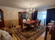 Satılır 4 otaqlı 120 m2 köhnə tikili Nizami m.